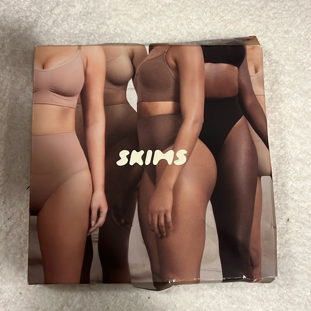 Skims core control thong